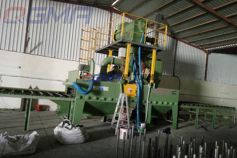 腳（jiǎo）手架輥道通過式拋（pāo）丸機