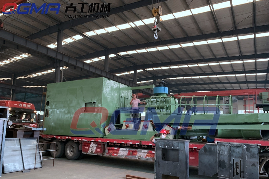 青工機械（xiè）雙吊鉤式（shì）拋丸機裝車發往河北