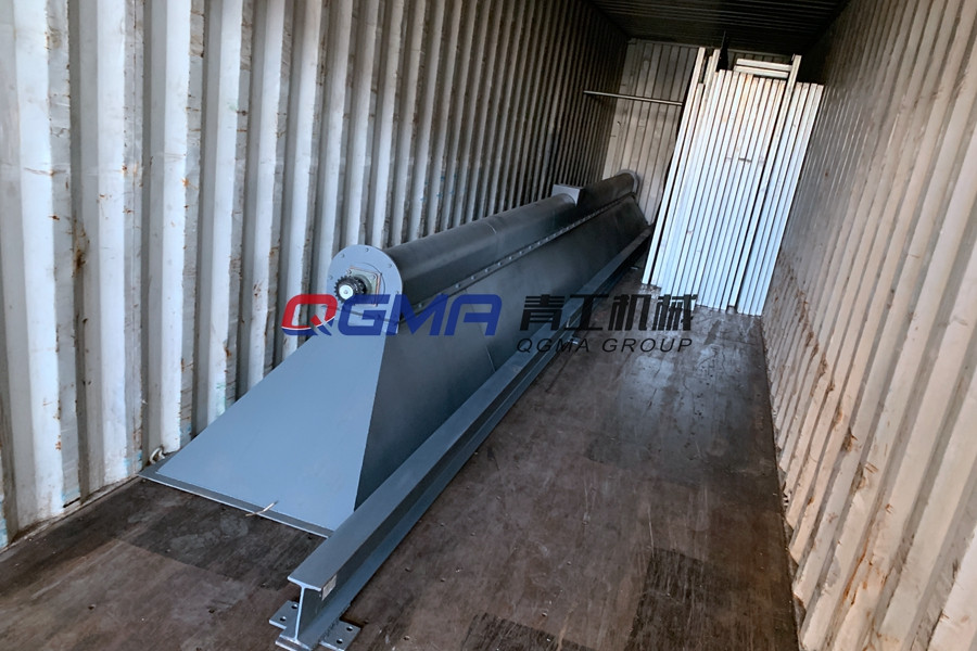 青工機械全自（zì）動噴砂房裝（zhuāng）箱裝車中發往歐（ōu）洲捷克