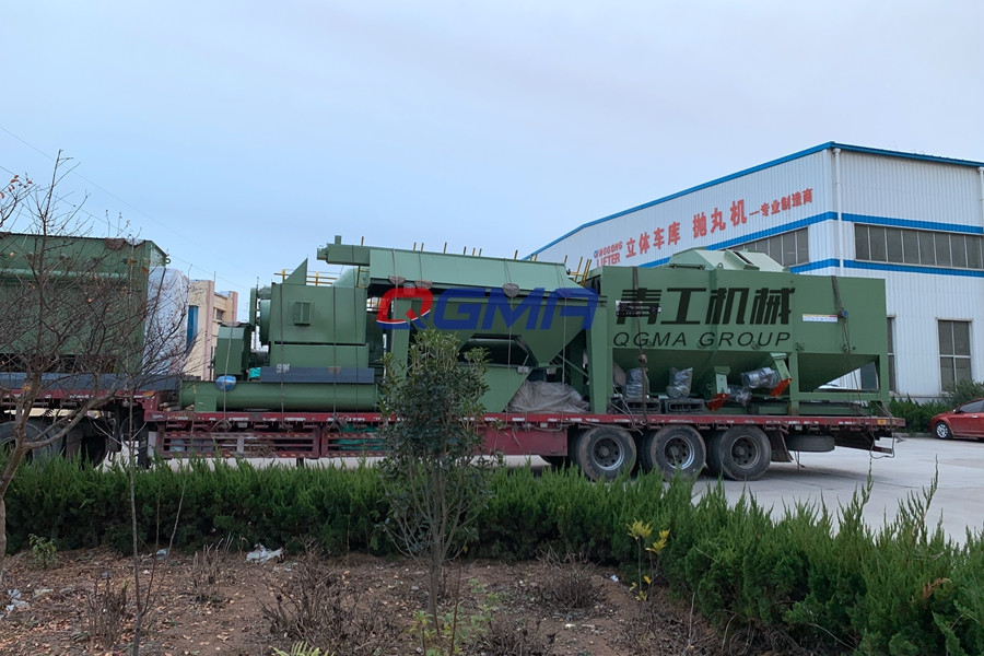 廣州輥道通（tōng）過式拋丸機正在（zài）進行裝車（chē）發貨——青工機械
